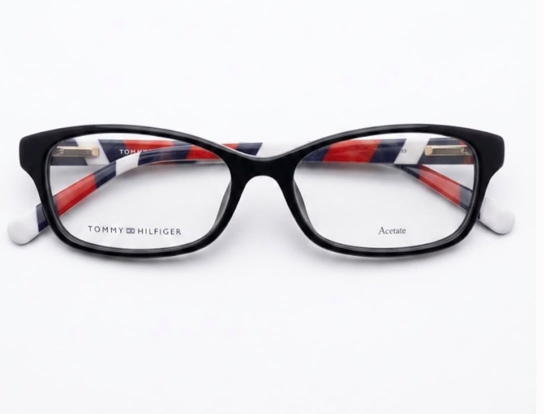 Óculos de grau Tommy Hilfiger TH1685 807 com armação retangular e detalhes elegantes, modelo masculino de grau.