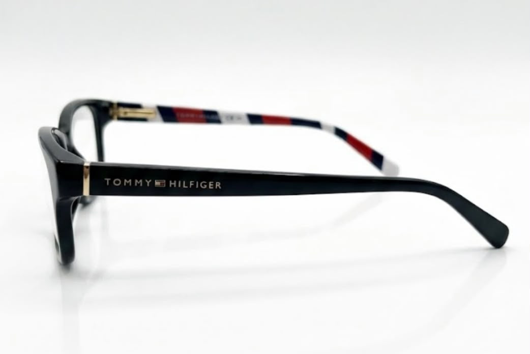 Óculos de grau Tommy Hilfiger TH1685 807 com armação preta, lentes retas e detalhes modernos, visual estiloso e confortável
