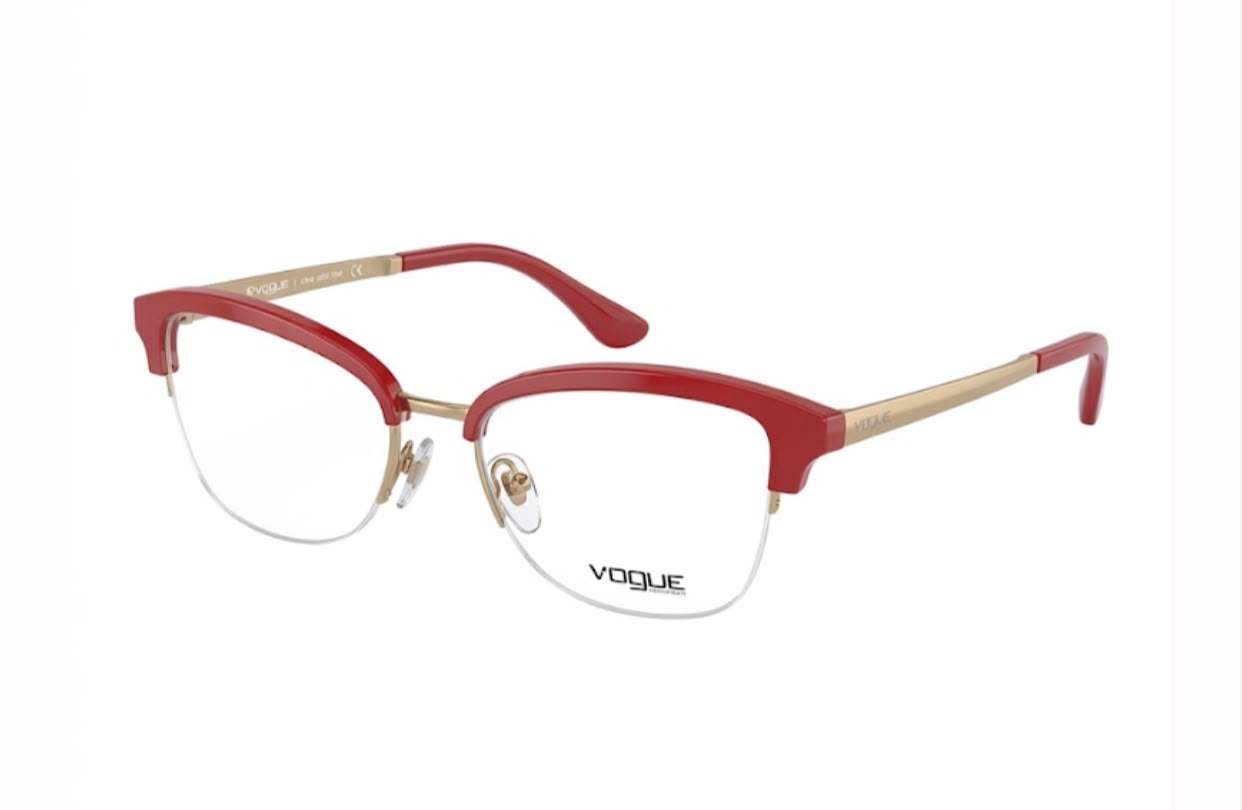 Óculos de grau Vogue VO5072-L W656 com armação retangular e lentes transparentes, modelo elegante e confortável.