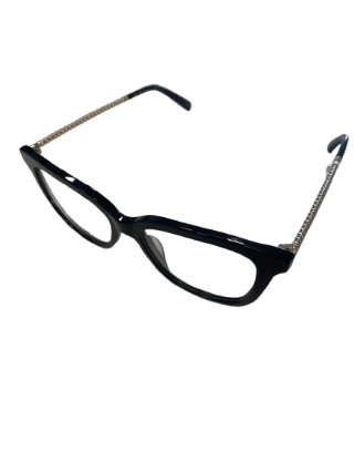 Óculos de grau INVU IB42404 A com armação moderna, lentes transparentes e haste em acabamento elegante.